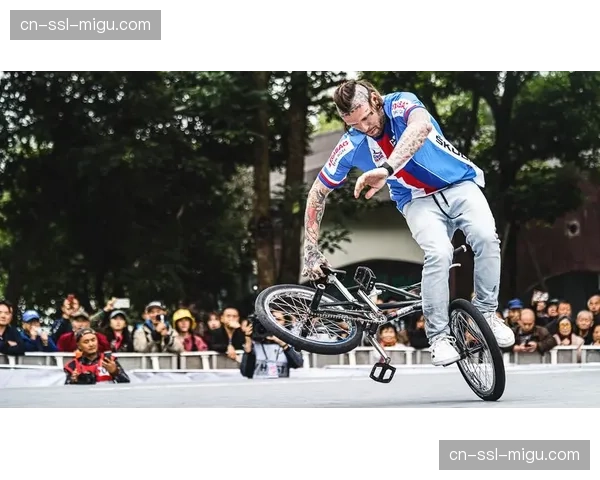 BMX平地花式世界巡回赛东京站，法国选手以创新“无手连招”夺冠