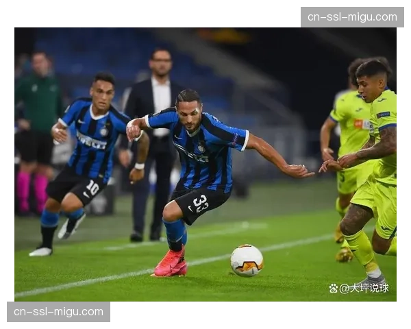 国际米兰对阵那不勒斯比赛第35分钟，VAR介入取消主队点球判罚引发争议