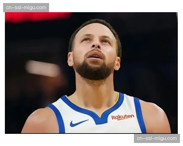 科隆球迷在主场打出标语，声援因伤退役的球队前队长